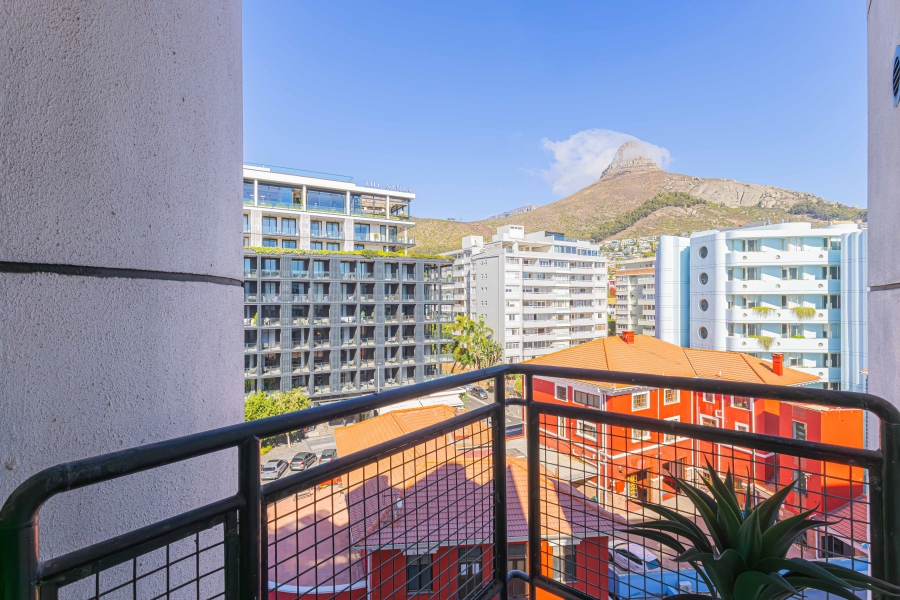 1 Bedroom Property for Sale in Sea Point Western Cape